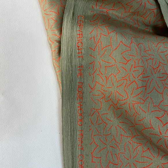 Tan/Red Leaf Outline Slinky Fashion Fabric - Rosewood - Blouse Dress 60" x 5 yd - Picture 5 of 11